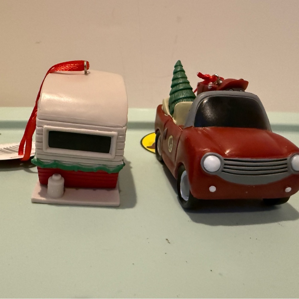 Adorable Holiday Buc-ees Car and Trailer Ornaments- Set of 2- NWT - Picture 4 of 4